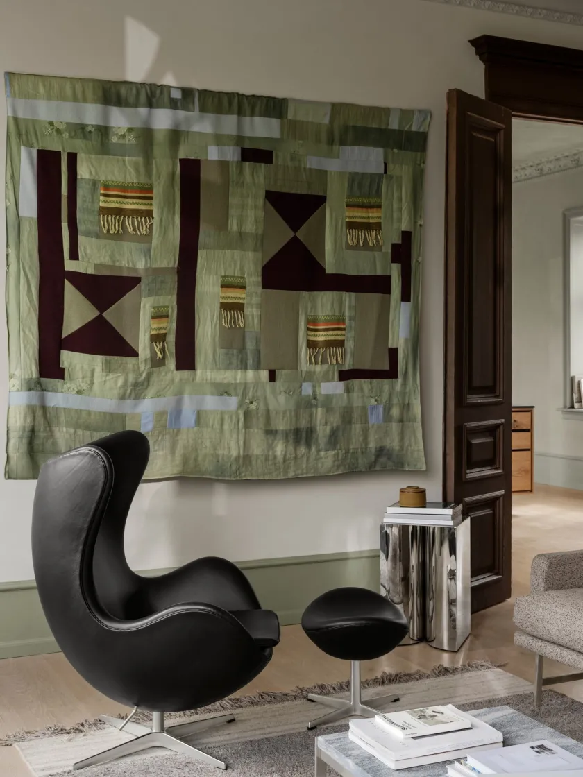 Fritz Hansen 3316 Ægget af Arne Jacobsen stofgr. 2> Loungestole|Lænestole