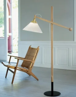 Le Klint 325 Gulvlampe fra><noscript><img width=