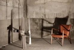 House of Finn Juhl 45 Lænestol, valnød af Finn Juhl><noscript><img width=