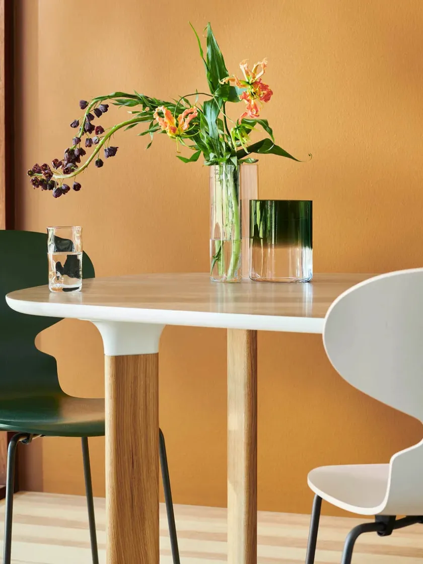 Fritz Hansen 3101 Myren Stol i farvet ask af Arne Jacobsen> Spisebordsstole