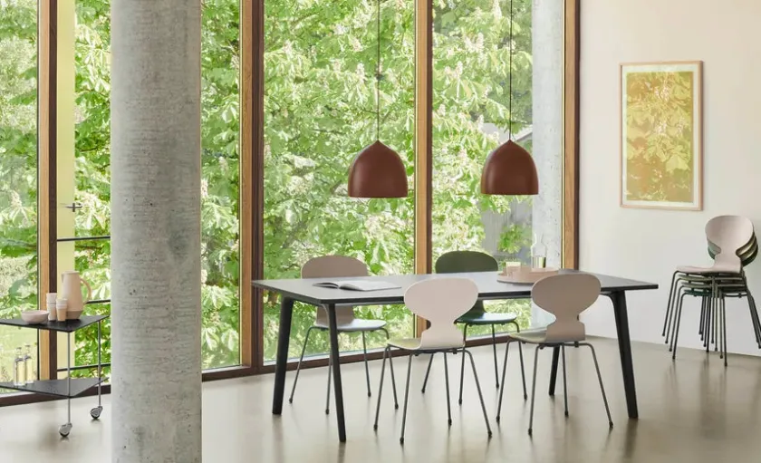 Fritz Hansen 3101 Myren Stol i farvet ask af Arne Jacobsen> Spisebordsstole