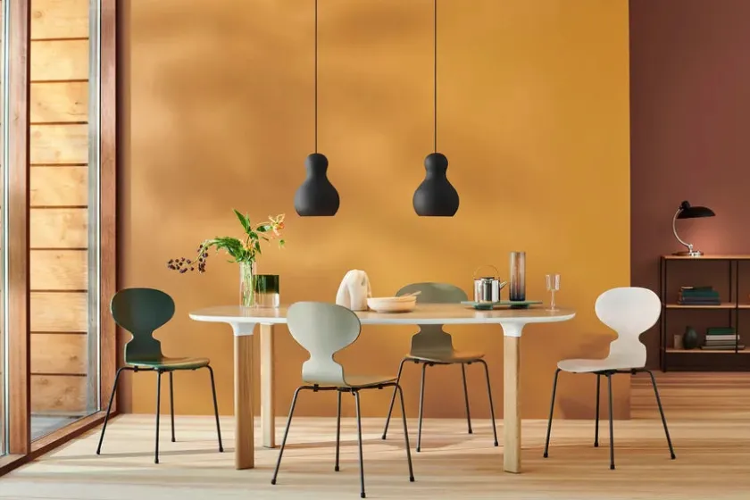 Fritz Hansen 3101 Myren Stol i farvet ask af Arne Jacobsen> Spisebordsstole