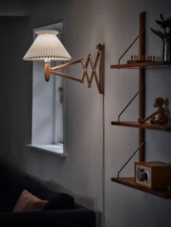 Le Klint 224-6 Sax Væglampe Jubilæumsudgave, smoked oak fra><noscript><img width=