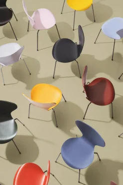 Fritz Hansen 3107 Serie 7 stol lakeret af Arne Jacobsen><noscript><img width=