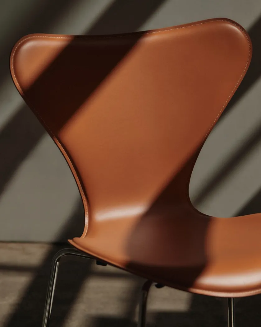 Fritz Hansen 3107 Serie 7 stol, Tailored af Arne Jacobsen> Spisebordsstole
