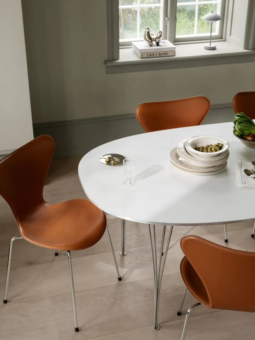 Fritz Hansen 3107 Serie 7 stol, Tailored af Arne Jacobsen> Spisebordsstole