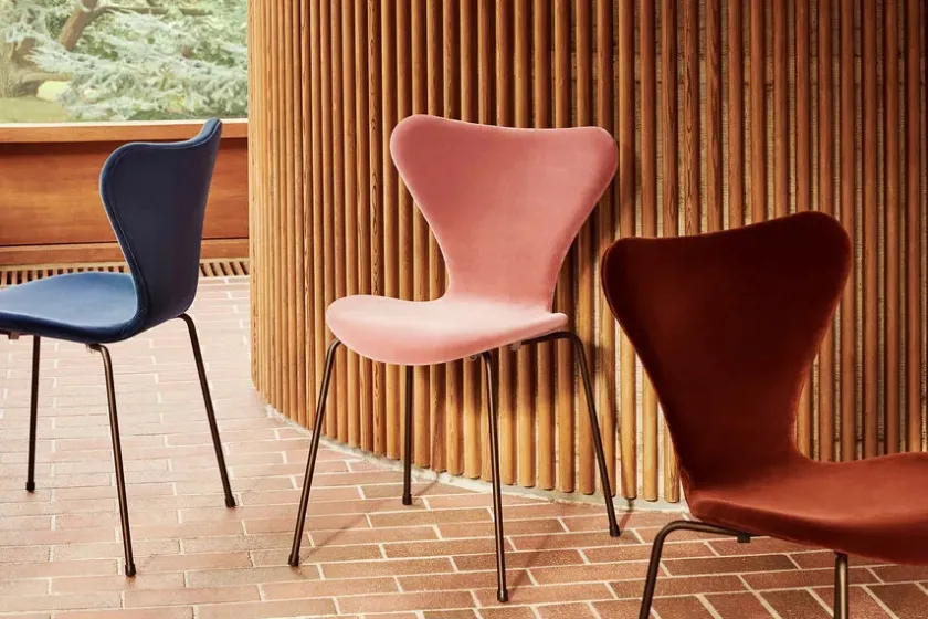Fritz Hansen 3107 Stol, fuldpolstret velour af Arne Jacobsen> Spisebordsstole