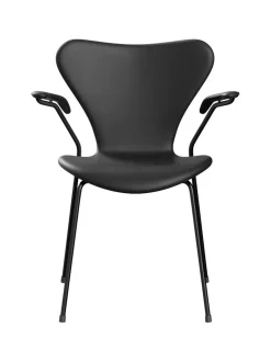Fritz Hansen 3207 stol m/armlæn, fuldpolstret Essential læder valnød/sort stel af Arne Jacobsen><noscript><img width=