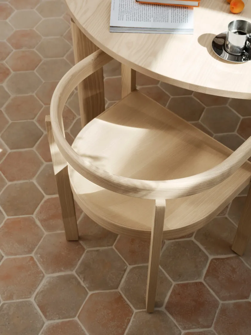 Fritz Hansen After Dining Table Ø120, ash fra> Spiseborde