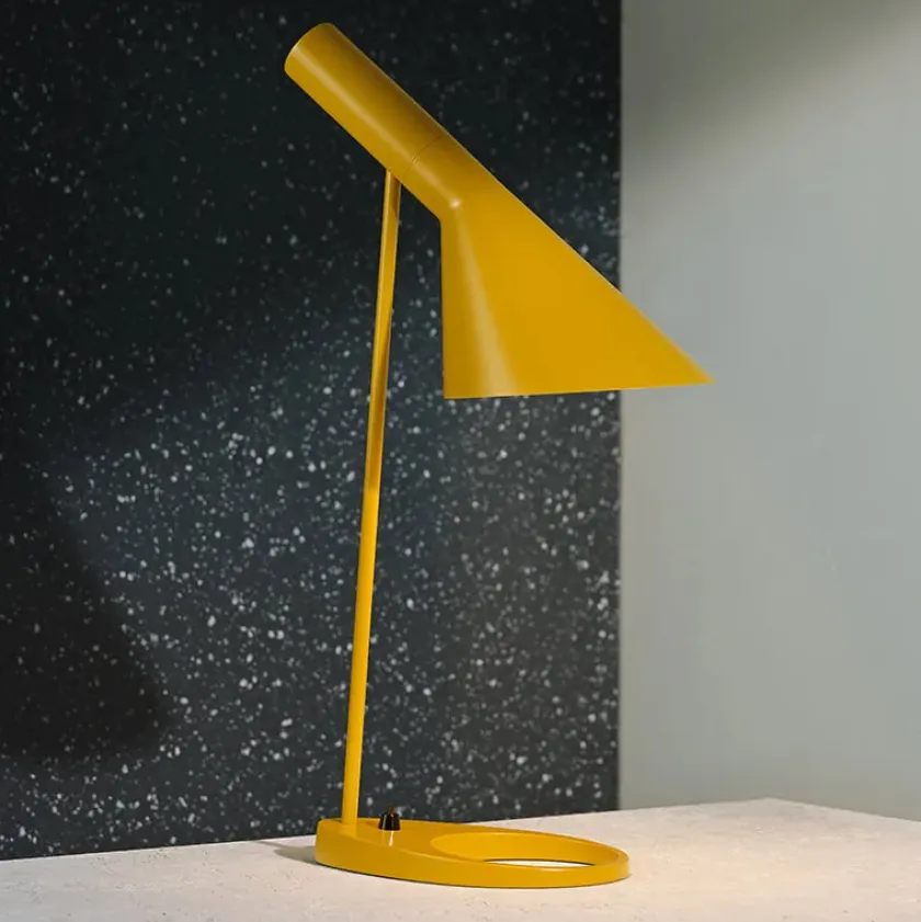 Louis Poulsen AJ bordlampe fra> Skrivebordslamper|Spots