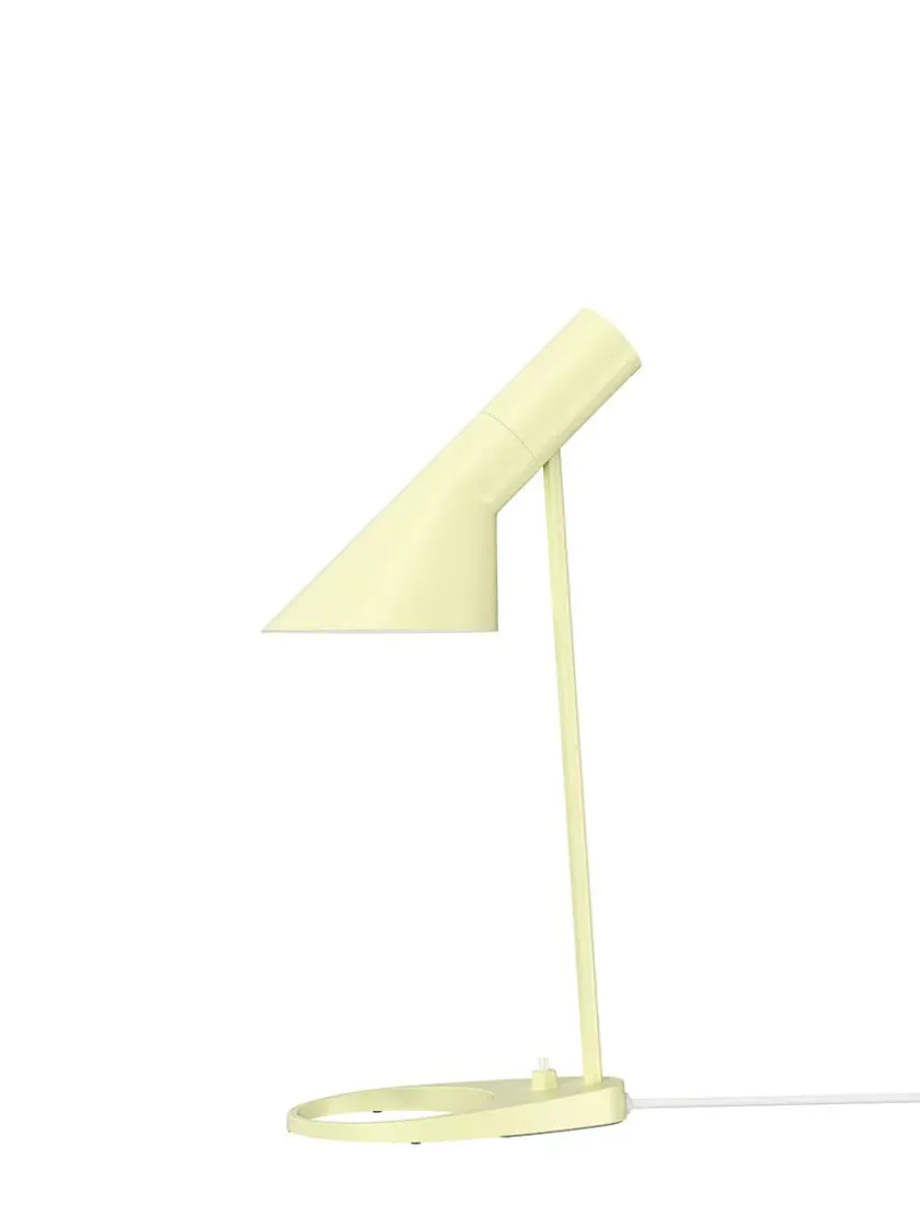 Louis Poulsen AJ Mini Table Lamp, black/brass af Arne Jacobsen> Spots