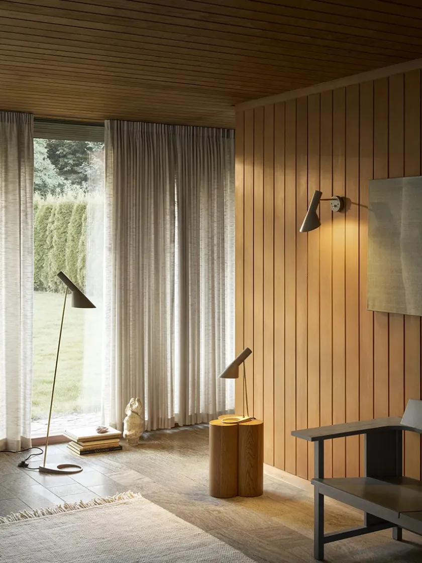 Louis Poulsen AJ Mini Table Lamp, grey/brass af Arne Jacobsen> Spots