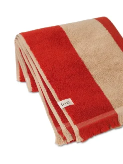 Ferm Living Alee Bath Towel, light camel/red fra><noscript><img width=