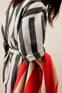 Ferm Living Alee Bath Towel, light camel/red fra><noscript><img width=