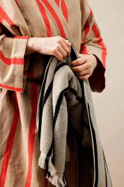 Ferm Living Alee Beach Towel, sand/black fra><noscript><img width=