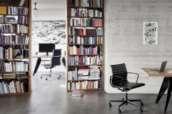 Vitra Aluminium Chair EA 119 kontorstol, sort læder fra> Kontorstole