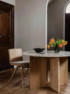 Audo Copenhagen Androgyne Dining Table Ø120 dark stained oak, sand sten fra><noscript><img width=