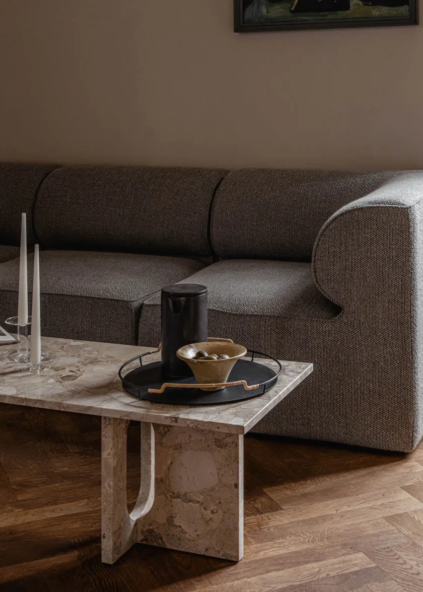 Audo Copenhagen Androgyne Lounge Table, grey galaxy marble/wood fra> Sofaborde