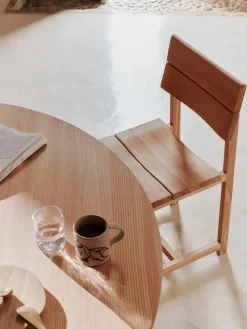 Ferm Living Aukko Dining Table Ø140 fra> Spiseborde
