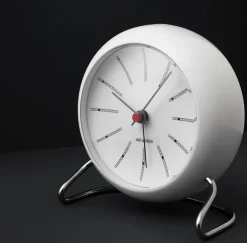 Arne Jacobsen Clocks Bankers Bordur, hvid af Arne Jacobsen><noscript><img width=