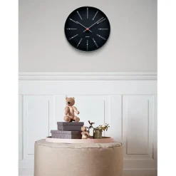 Arne Jacobsen Clocks Bankers club vægur af Arne Jacobsen i sort (Ø: 29)><noscript><img width=