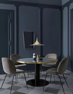 GUBI Beetle Chair, fuldpolstret fra><noscript><img width=