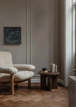 Audo Copenhagen Brasilia Lounge Chair, Natural Oak Sheepskin Nature fra> Lænestole