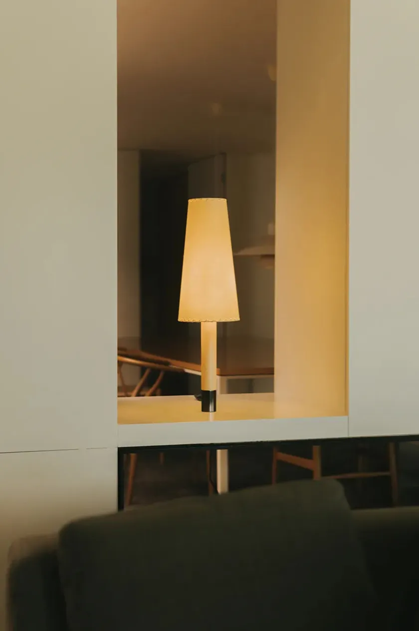 Santa & Cole Básica M1 Bordlampe fra Santa and Cole> Spots