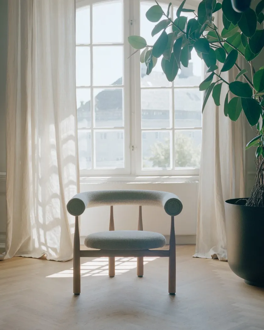 New Works Bukowski Loungestol, valnød fra> Loungestole|Lænestole