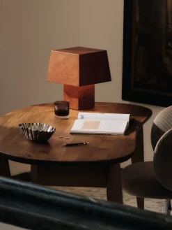 Ferm Living Burl table lampe i Dark Stained Burl fra> Spots