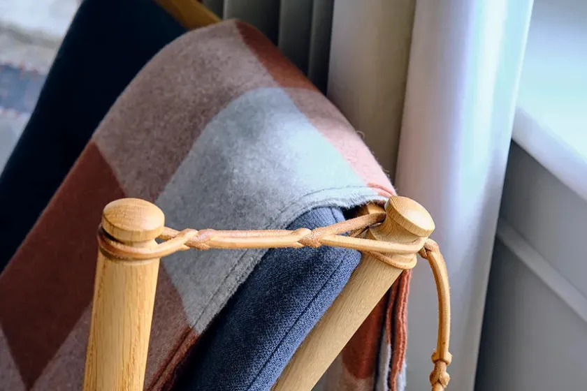 Silkeborg Uldspinderi Caracas Plaid, marina fra> Puder Og Plaider
