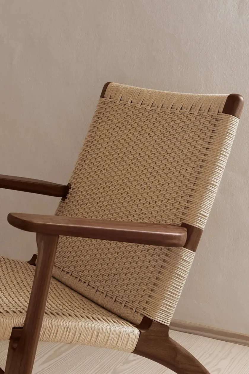 Carl Hansen & Søn CH25 Loungestol, eg olie af Hans J. Wegner> Loungestole|Lænestole