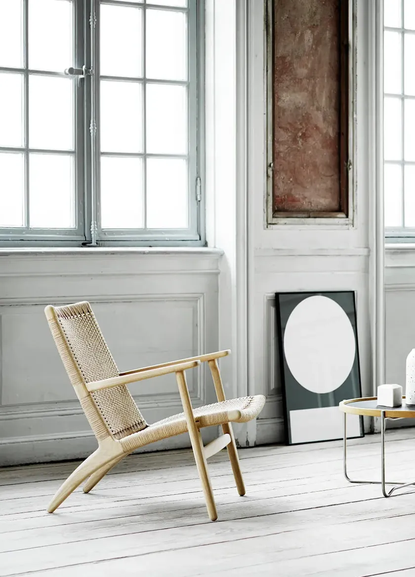 Carl Hansen & Søn CH25 Loungestol, eg sortmalet med sort flet af Hans J. Wegner> Lænestole