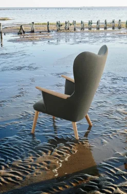 Carl Hansen & Søn CH78 Mama Bear af Hans J. Wegner><noscript><img width=