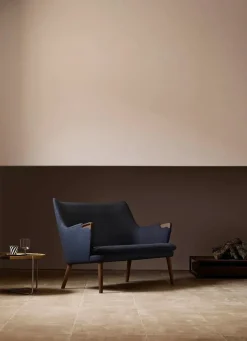 Carl Hansen & Søn CH72 Sofa af Hans J. Wegner><noscript><img width=