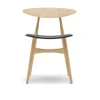 Carl Hansen & Søn CH33 Stol, sæbebehandlet eg/sort læder af Hans J. Wegner> Spisebordsstole