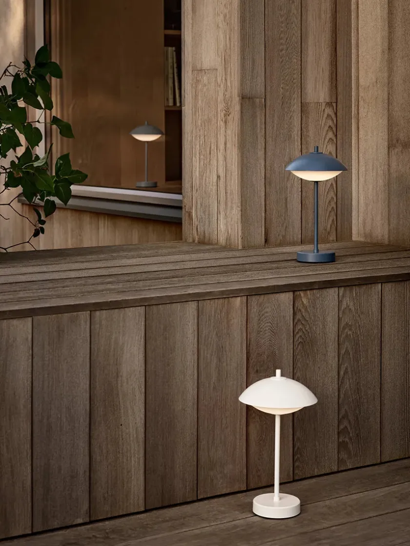 Fritz Hansen Clam Portable Lamp fra> Portable Lamper|Spots