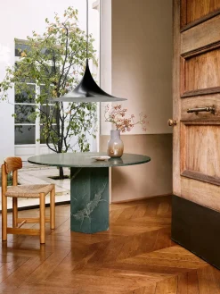 GUBI Daumiller Side Chair, golden pine fra><noscript><img width=