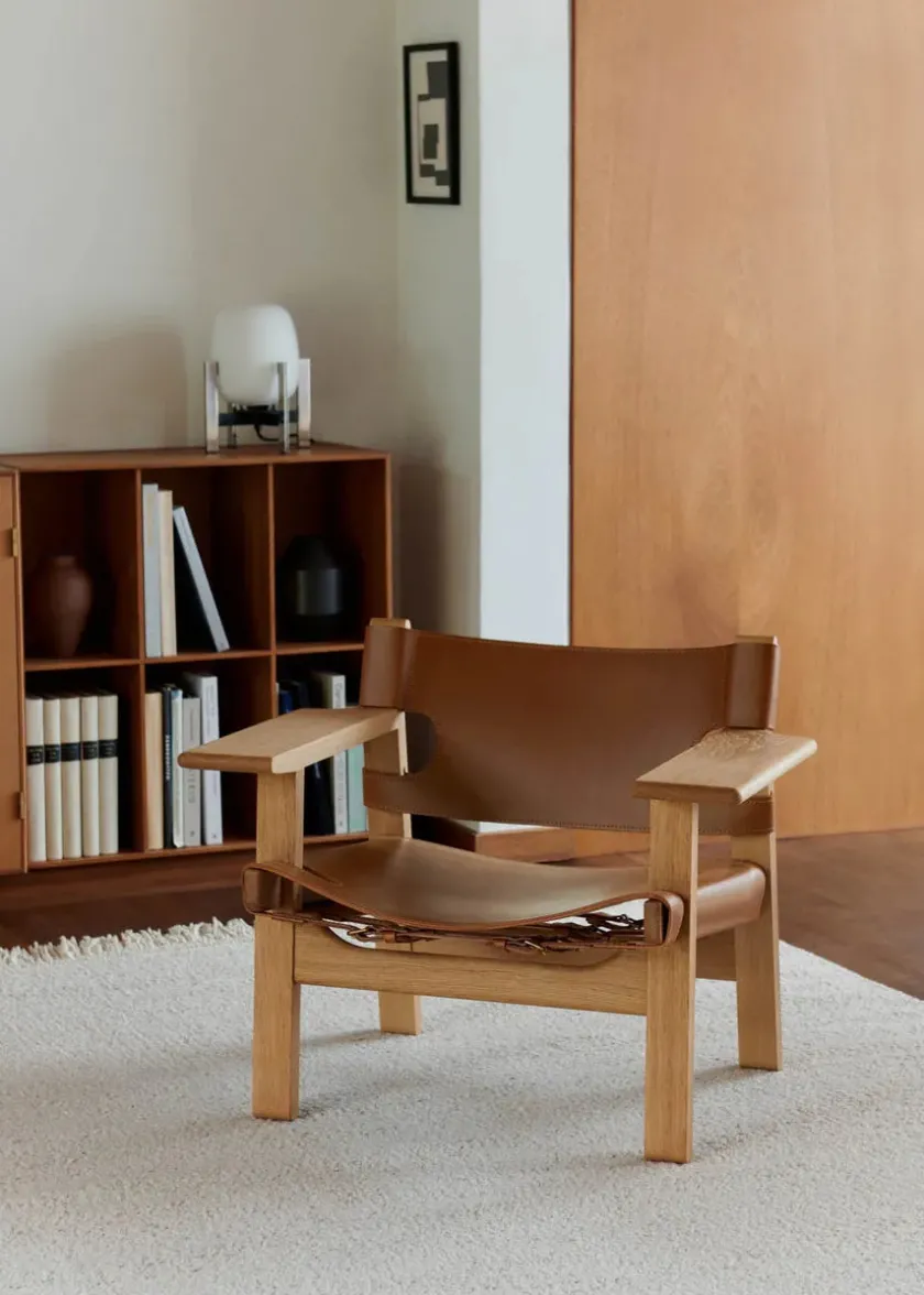 Fredericia Furniture Den Spanske Stol i sort læder, eg sort lak af Børge Mogensen> Lænestole