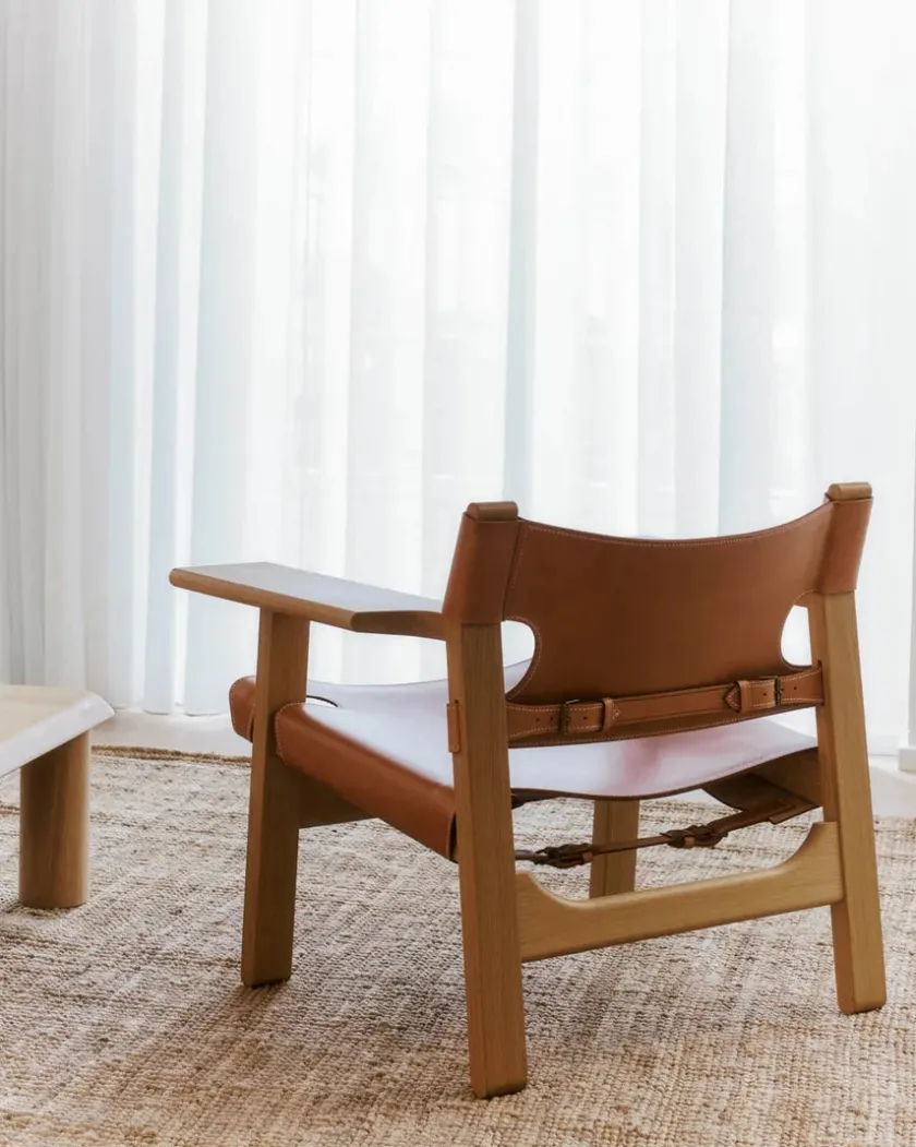 Fredericia Furniture Den Spanske Stol i sort læder, eg sæbe af Børge Mogensen> Lænestole