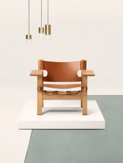 Fredericia Furniture Den Spanske Stol i sort læder, røget eg olie af Børge Mogensen><noscript><img width=