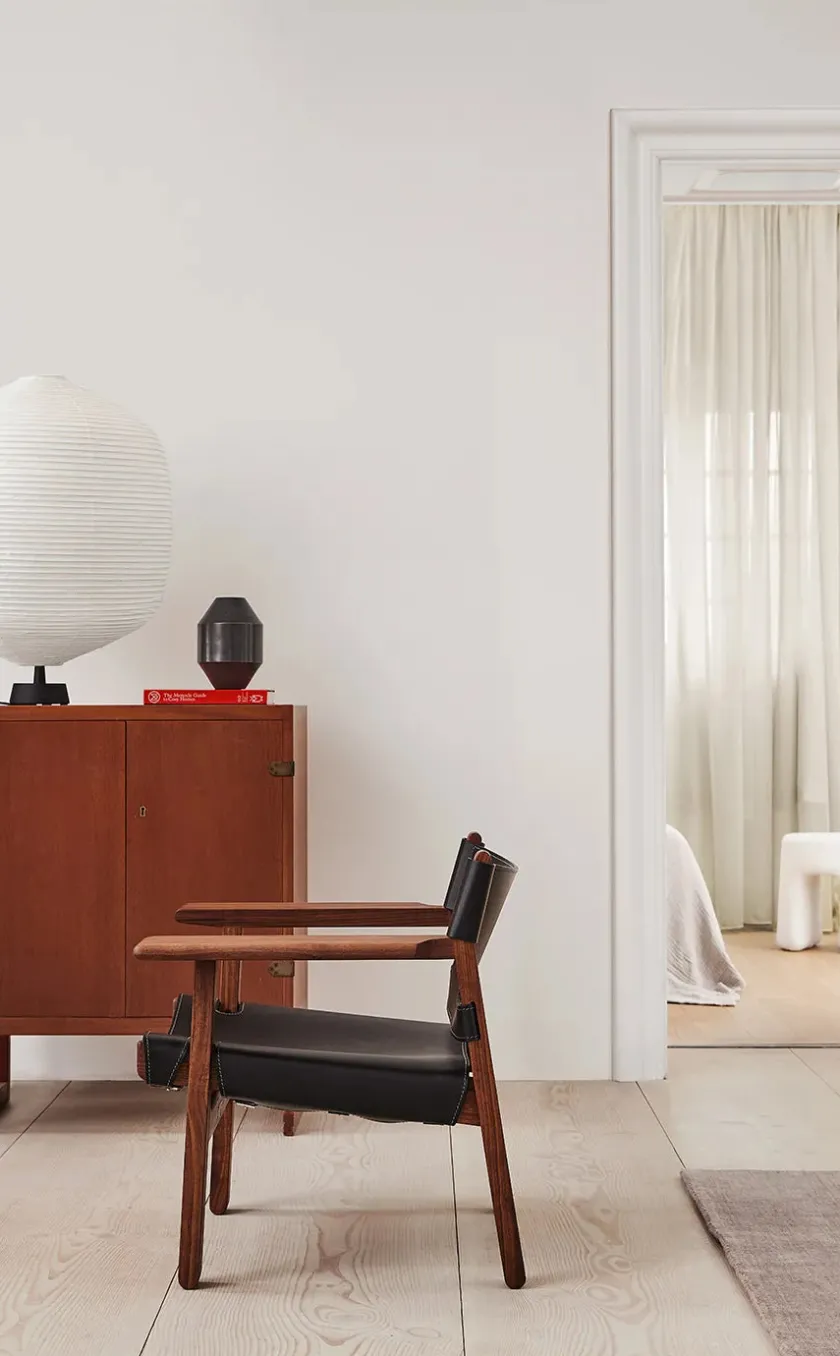 Fredericia Furniture Den Spanske Stol i sort læder, røget eg olie af Børge Mogensen> Lænestole