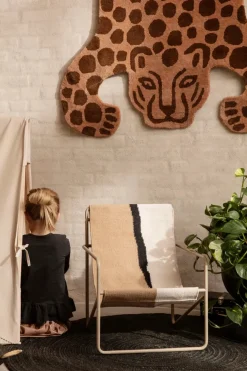 Ferm Living Desert Kids Chair, cashmere/soil fra>Børn Gaver|Gaver Til Børn