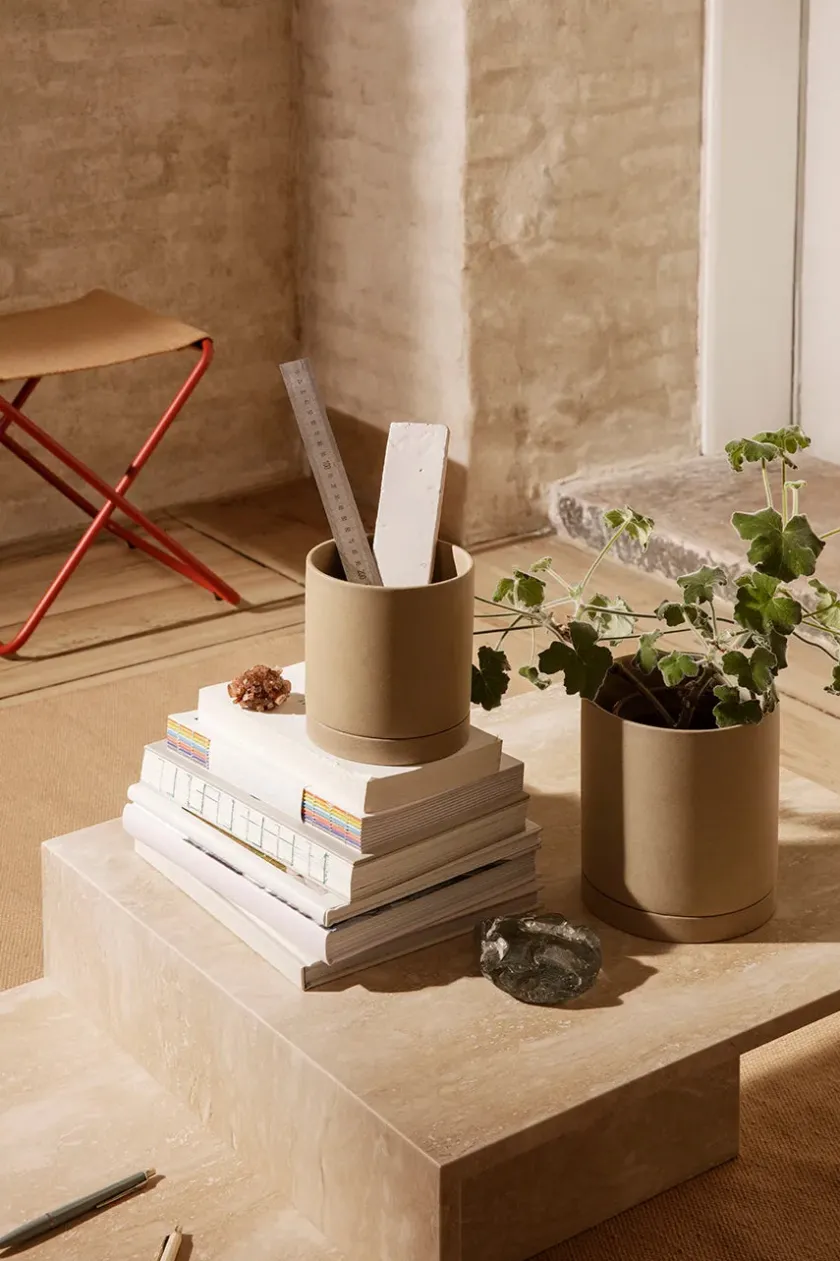 Ferm Living Distinct Coffee Table, Dark Brown Travertine fra> Sofaborde