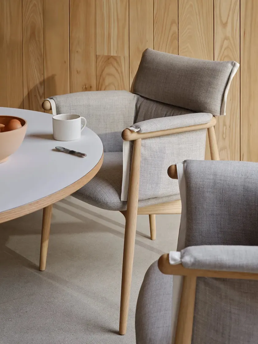 Carl Hansen & Søn E005 Embrace Chair af EOOS> Spisebordsstole