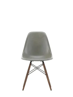 Vitra Eames Fiberglass Chair DSW, mørkbejdset ahorn fra><noscript><img width=