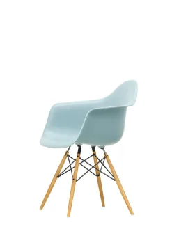 Vitra Eames Plastic Armchair DAW, ahorntræ fra><noscript><img width=