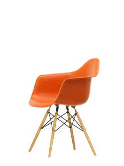 Vitra Eames Plastic Armchair DAW, ahorntræ fra><noscript><img width=