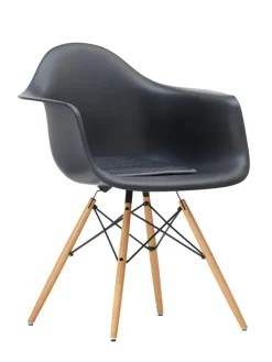Vitra Eames Plastic Armchair DAW, ahorntræ fra><noscript><img width=