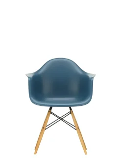 Vitra Eames Plastic Armchair DAW, ahorntræ fra><noscript><img width=